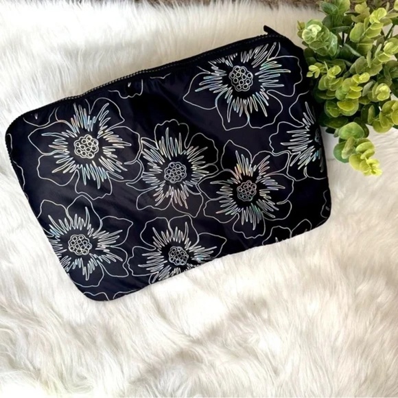 Kate Spade Puffer Laptop Sleeve Hollyhock Iridescent Black Floral 14" Case Bag - Picture 9 of 9